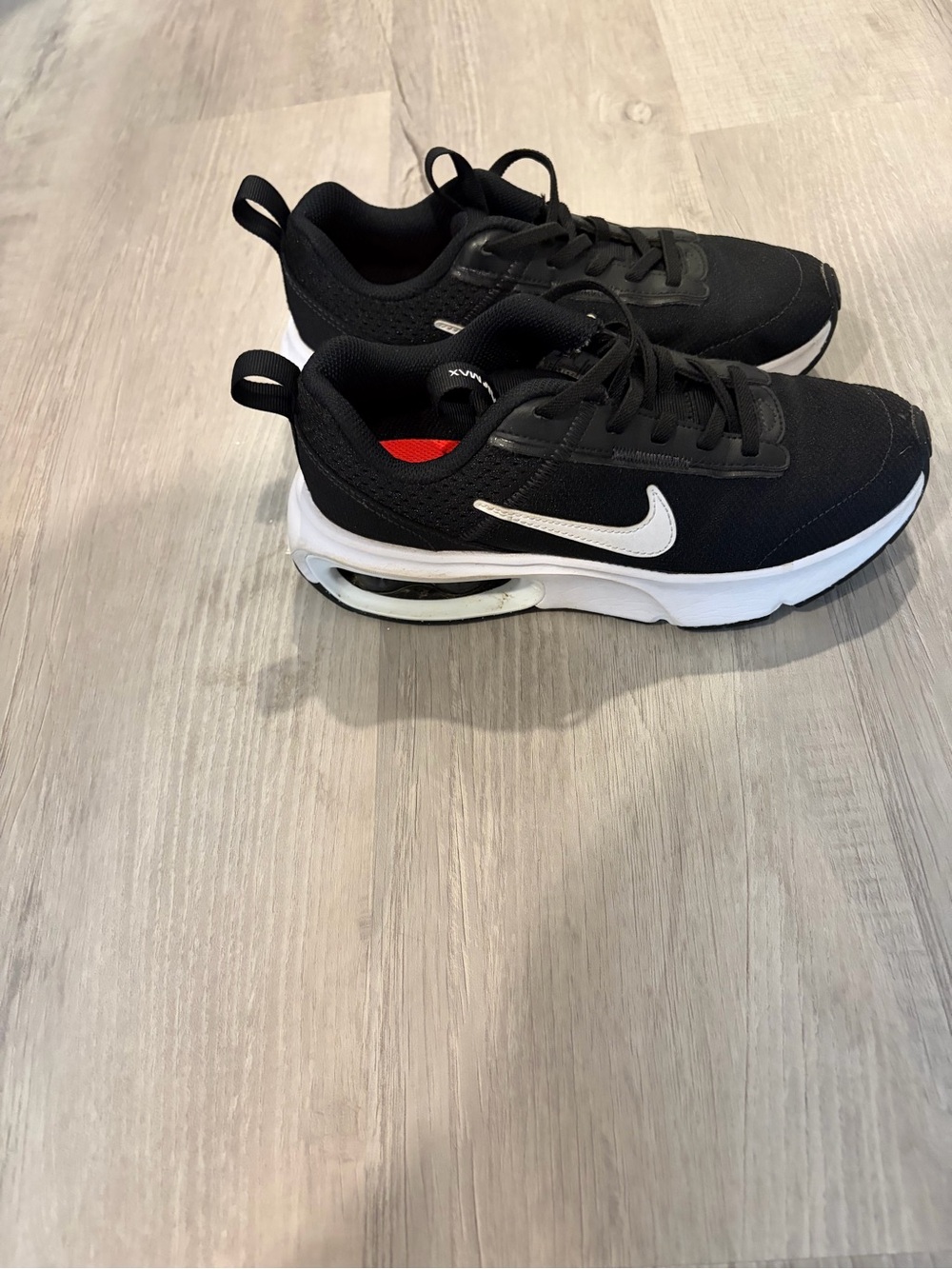 Nike Kids Black and White Air-Visible Heel Sneakers